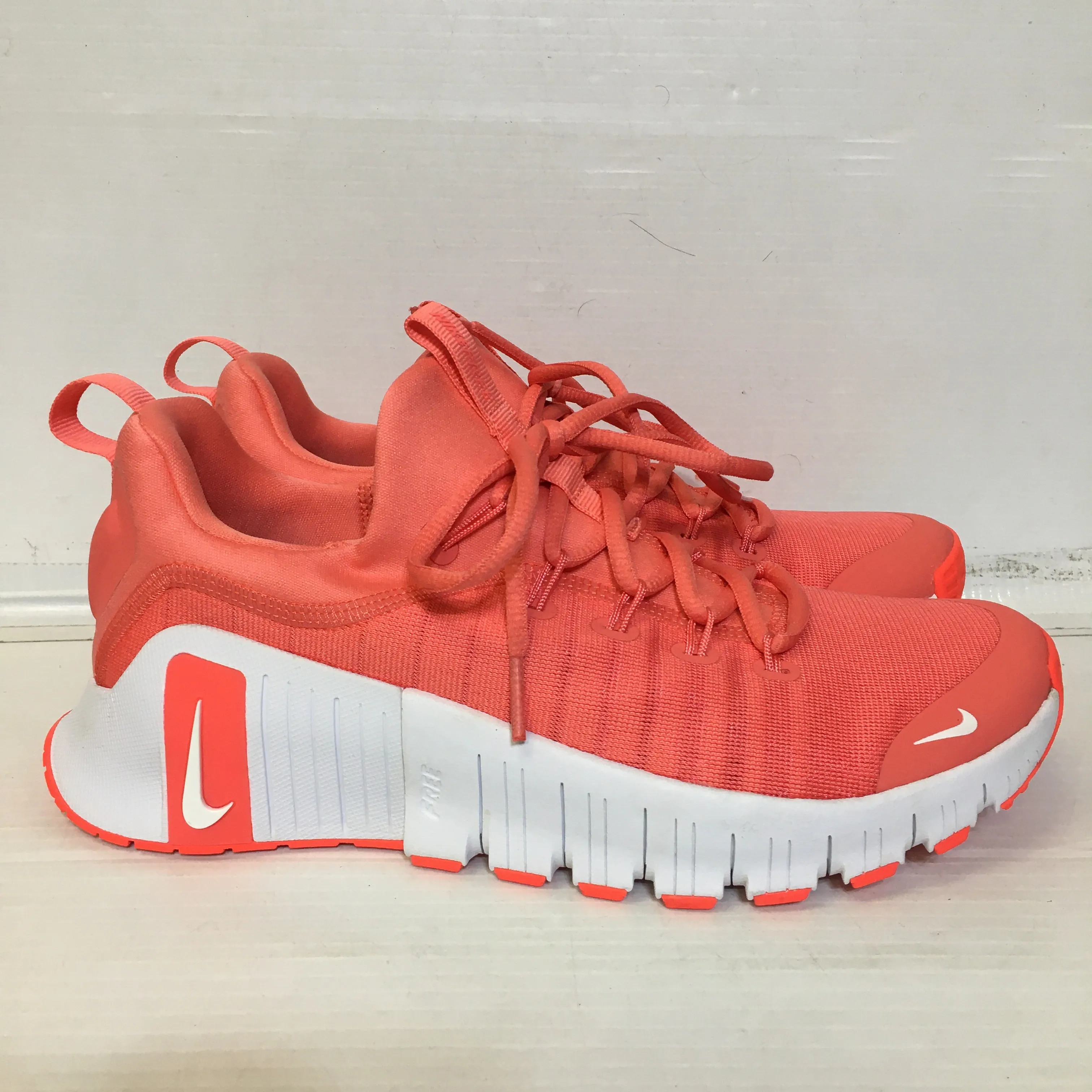 Nike Women's Free Metcon 6 Running Shoes - Size US 8.5 - Pre-Owned - QPEKLG